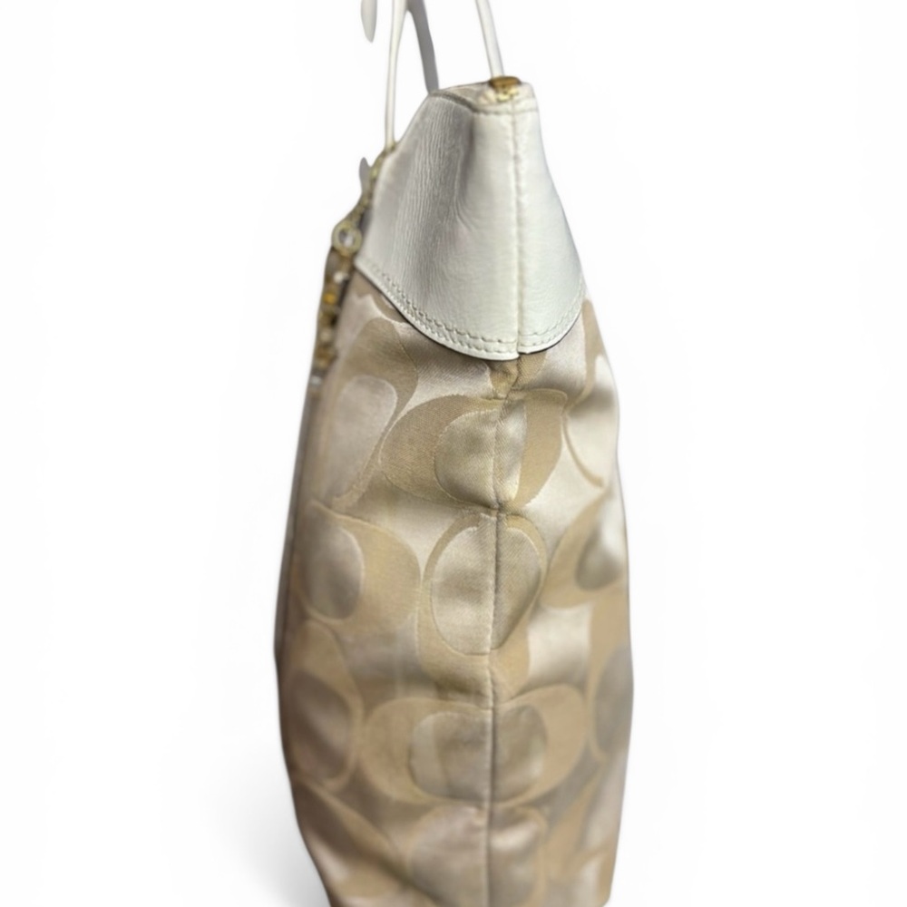2011 Coach Laura Tan and Cream Signature Circle Tote Bag. EUC. - Picture 8 of 11